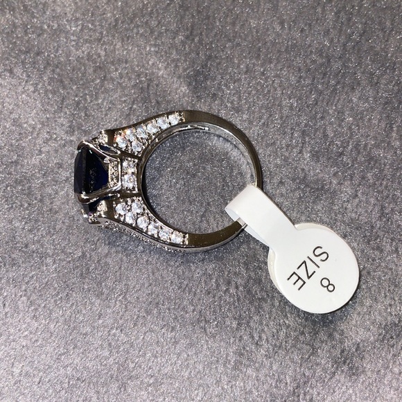 INCREDIBLY Beautiful Ornate Bohemian Sapphire Cubic Zirconia Ring - Picture 7 of 12